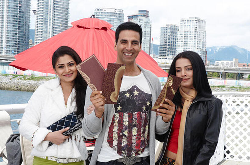 Rimi Sen, Akshay Kumar and Celina Jaitley in "Thank You."