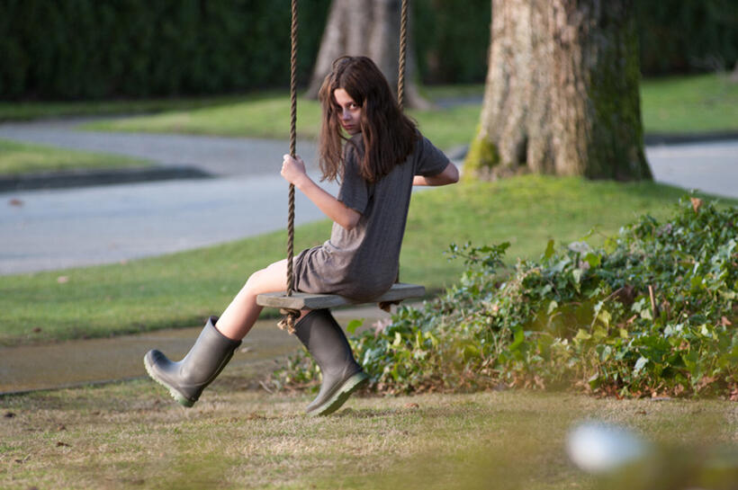 Natasha Calis as Em in "The Possession."