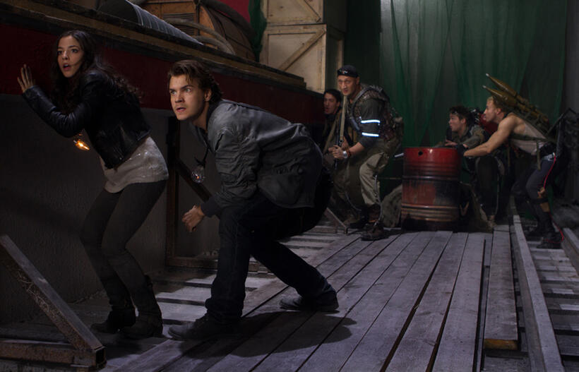 Olivia Thirlby, Emile Hirsch, Arthur Smoljaninov, Goshen Kutsenko, Nikolai Efremov and Georgiy Gromov in "The Darkest Hour."
