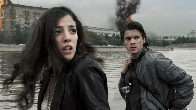 Olivia Thirlby and Emile Hirsch in "The Darkest Hour."