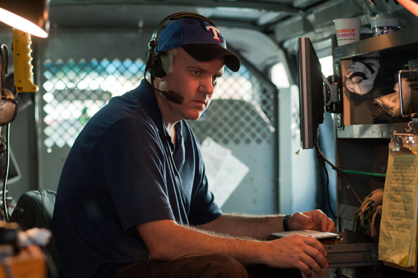 Director Tom Vaughan on the set of "So Undercover."