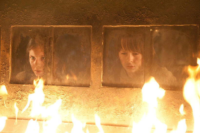 Alea-Sophie Boudodimos as Young Gretel and Cedric Eich as Young Hansel in "Hansel and Gretel: Witch Hunters."