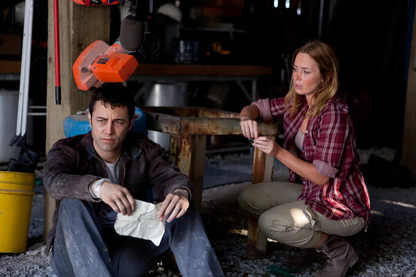Joseph Gordon-Levitt as Joe and Emily Blunt as Sara in "Looper."