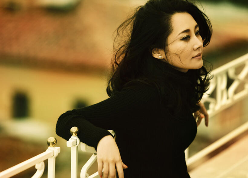 Summer Qing on the set of "Looper."