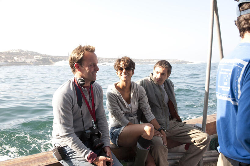 Director John Stockwell, Halle Berry and Oliver Martinez on the set of "Dark Tide."