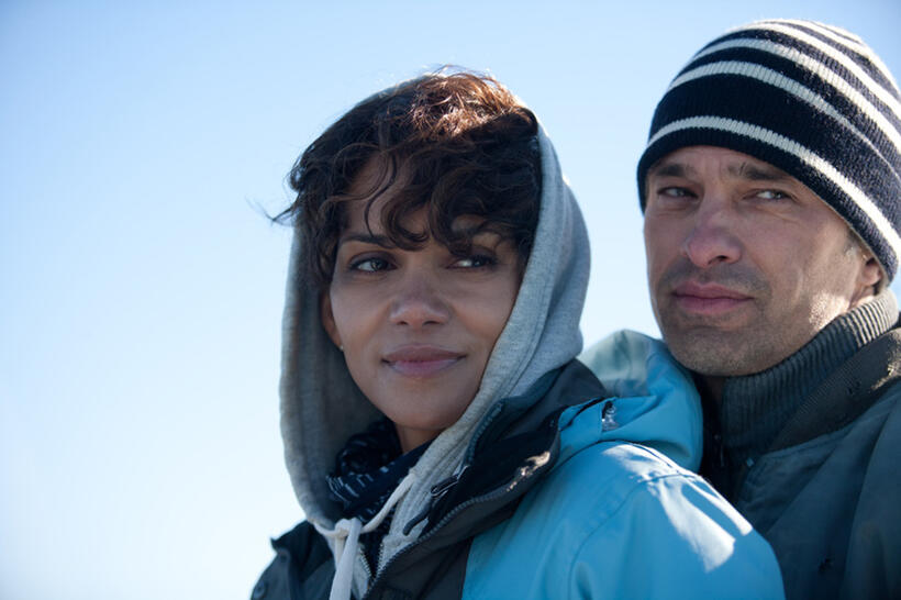 Halle Berry as Kate and Olivier Martinez as Jeff in "Dark Tide."