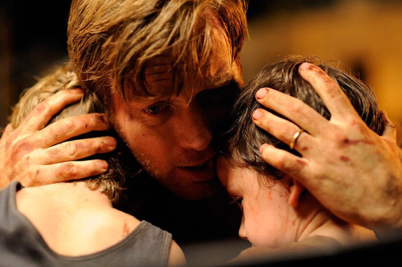 Oaklee Pendergast, Ewan McGregor and Samuel Joslin in "The Impossible."