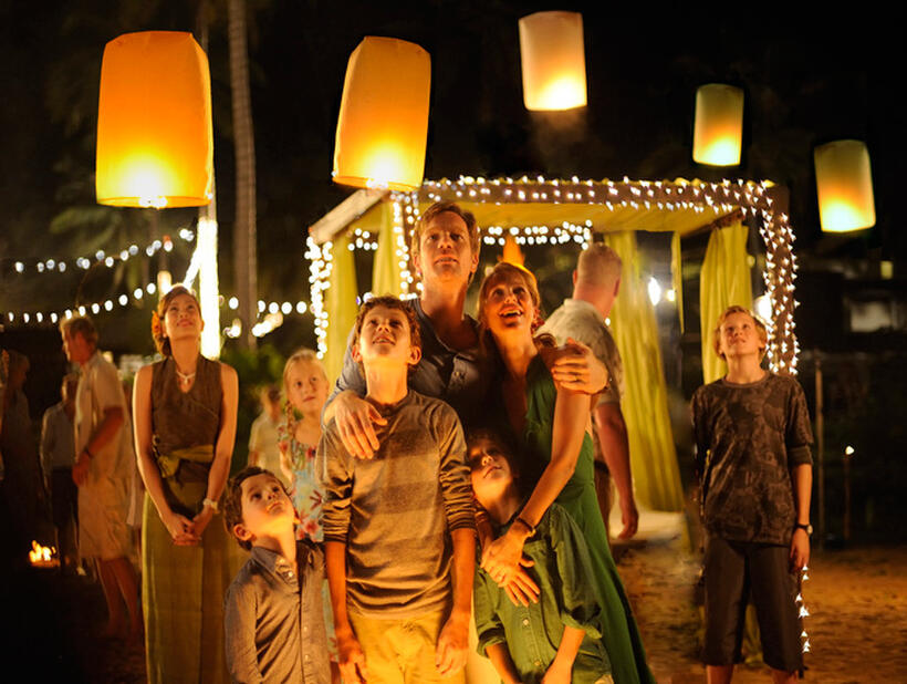 Samuel Joslin, Tom Holland, Oaklee Pendergast, Ewan McGregor and Naomi Watts in "The Impossible."