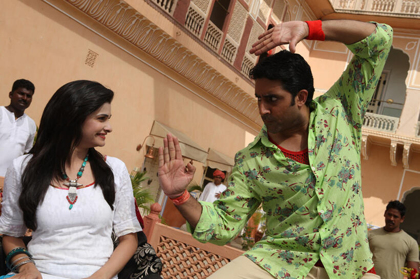 Prachi and Abhishek Bachchan in "Bol Bachchan."
