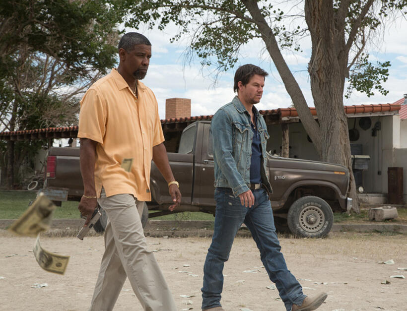 Denzel Washington and Mark Wahlberg in "2 Guns."