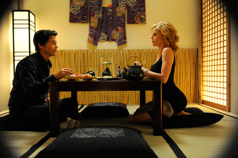 Rob Lowe and Julie Bowen in "Knife Fight."