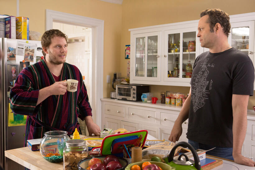 Chris Pratt as Brett and Vince Vaughn as David Wozniak in "Delivery Man."