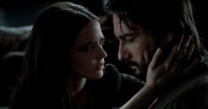 Eva Green as Artemisia and Rodrigo Santoro as Xerxes in "300: Rise of an Empire."