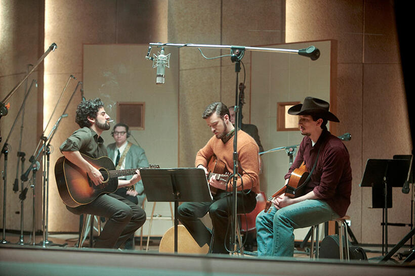Oscar Isaac (left) and Justin Timberlake (center) in "Inside Llewyn Davis."