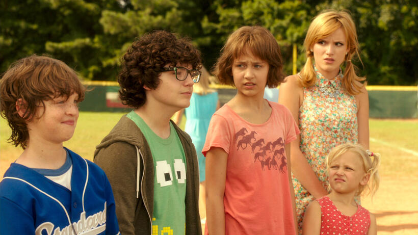 Kyle Red Silverstein as Tyler, Braxton Beckham as Brendan, Emma Fuhrmann as Espn, Bella Thorne as Hilary and Alyvia Alyn Lind as Lou in "Blended."