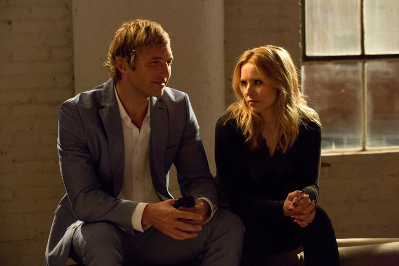 Ryan Hansen as Dick Casablancas and Kristen Bell as Veronica Mars in "Veronica Mars."
