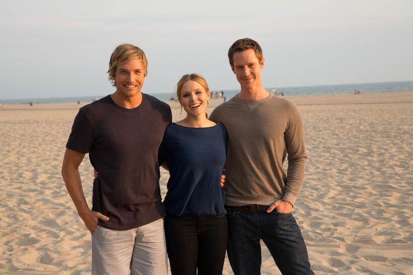 Ryan Hansen, Kristen Bell and Jason Dohring on the set of "Veronica Mars."