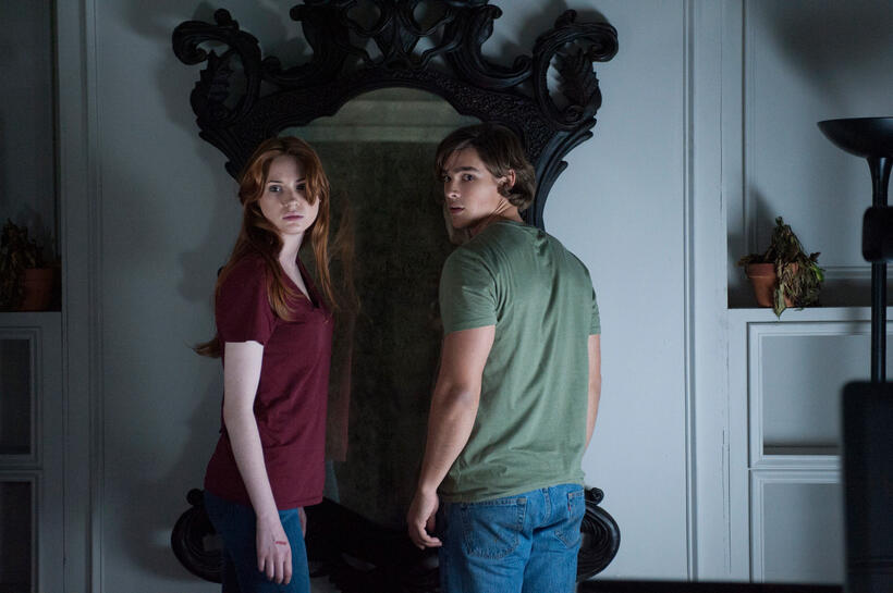 Karen Gillian and Brenton Thwaites in "Oculus."