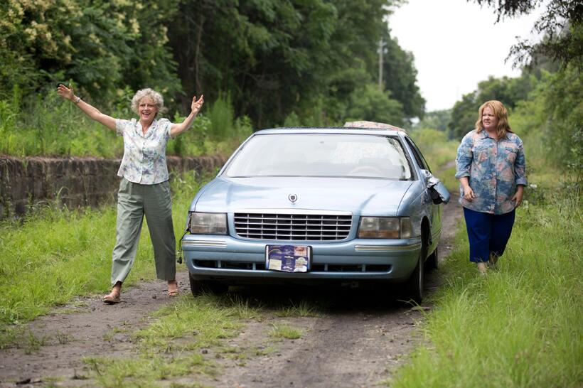Susan Sarandon as Pearl and Melissa Mccarthy as Tammy in "Tammy."