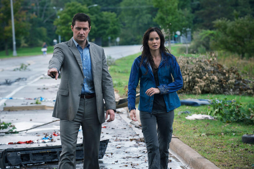 Richard Armitage as Gary and Sarah Wayne Callies as Allison in "Into the Storm."