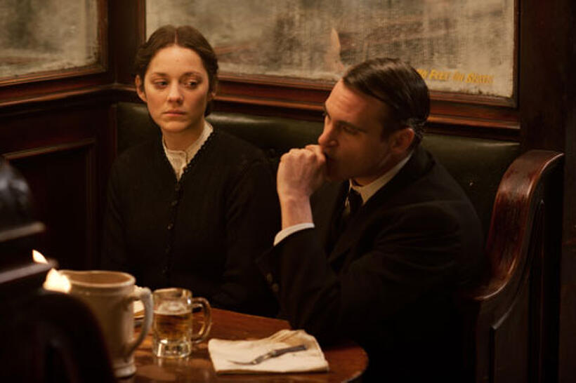 Joaquin Phoenix and Marion Cotillard in "The Immigrant".