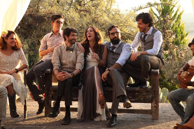 Check out the movie photos of 'Un Padre No Tan Padre'