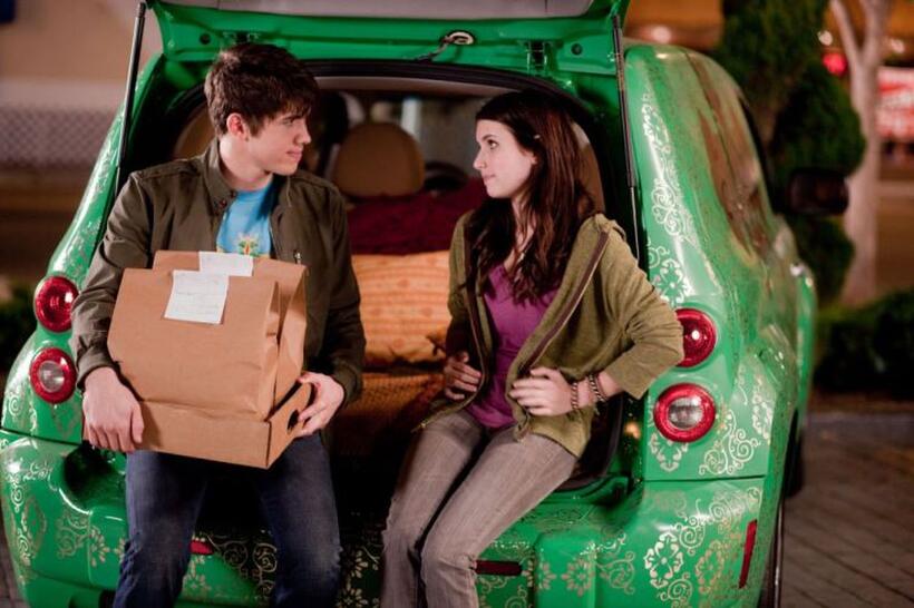Carter Jenkins as Alex and Emma Roberts as Grace in "Valentine's Day."