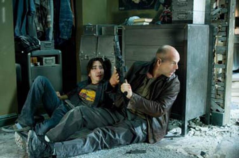John McClane (Bruce Willis) and Matt Farrell (Justin Long) pause in the midst of battle in "Live Free or Die Hard."