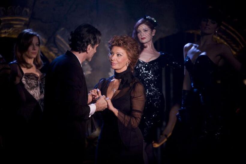 Sophia Loren as Momma and Daniel Day-Lewis as Guido Contini in "Nine."