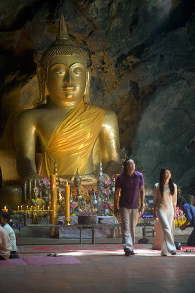 Nicolas Cage as Joe and Charlie Young as Fon in "Bangkok Dangerous."