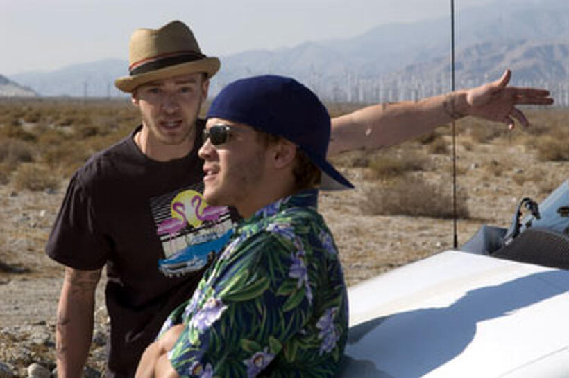Justin Timberlake discusses murder with Emile Hirsch in "Alpha Dog."
