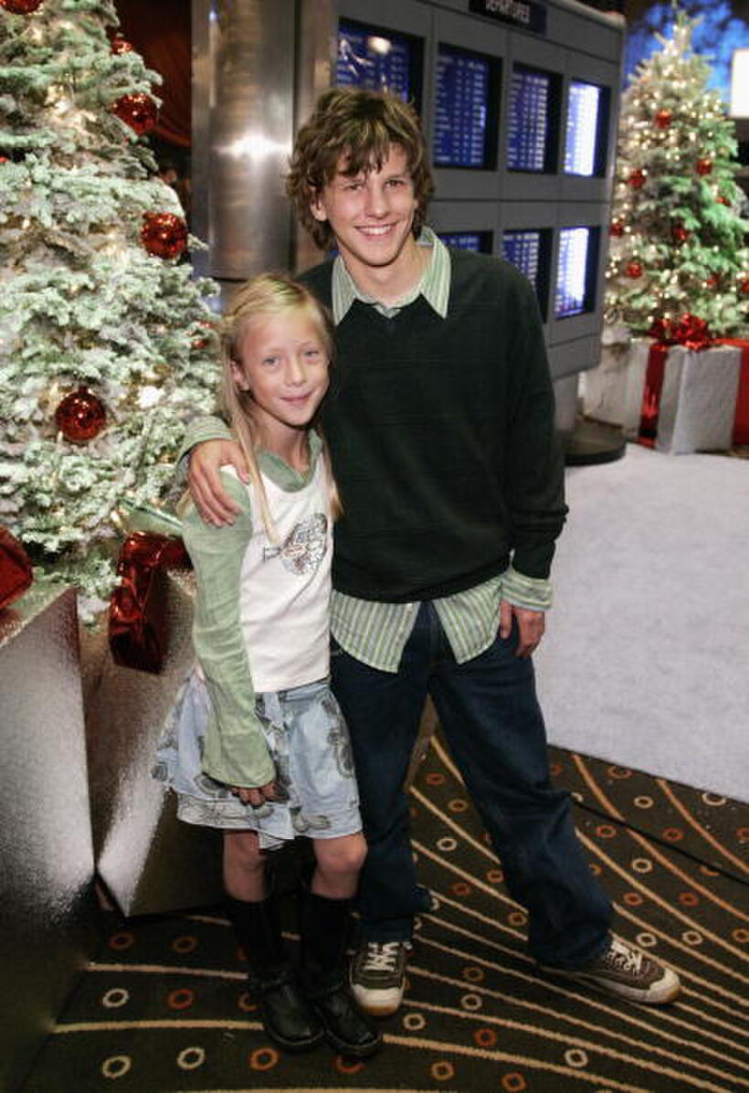 Unaccompanied Minors Tickets \u0026 Showtimes | Fandango, image size:820x1196