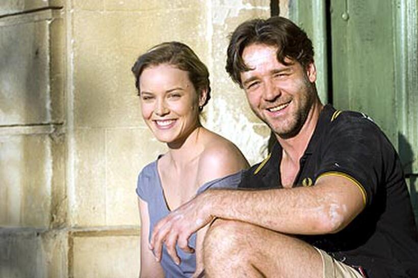 Abbie Cornish and Russell Crowe in "A Good Year."