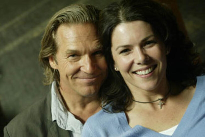 Jeff Bridges and Lauren Graham in "The Amateurs."
