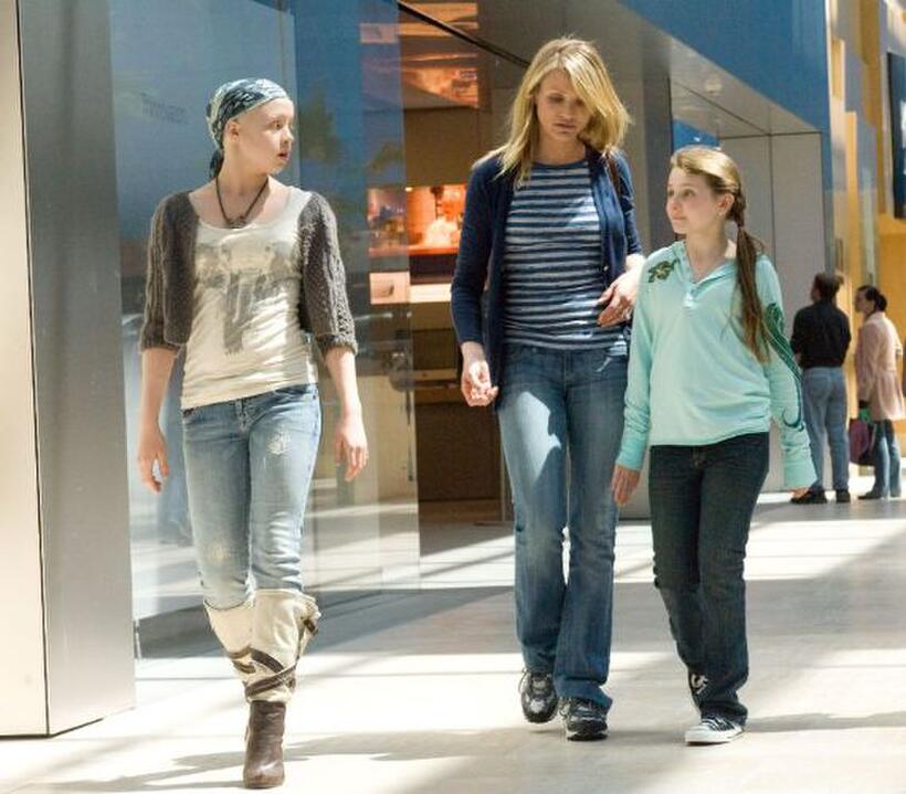 Sofia Vassilieva as Kate, Cameron Diaz as Sara and Abigail Breslin as Anna in "My Sister's Keeper."