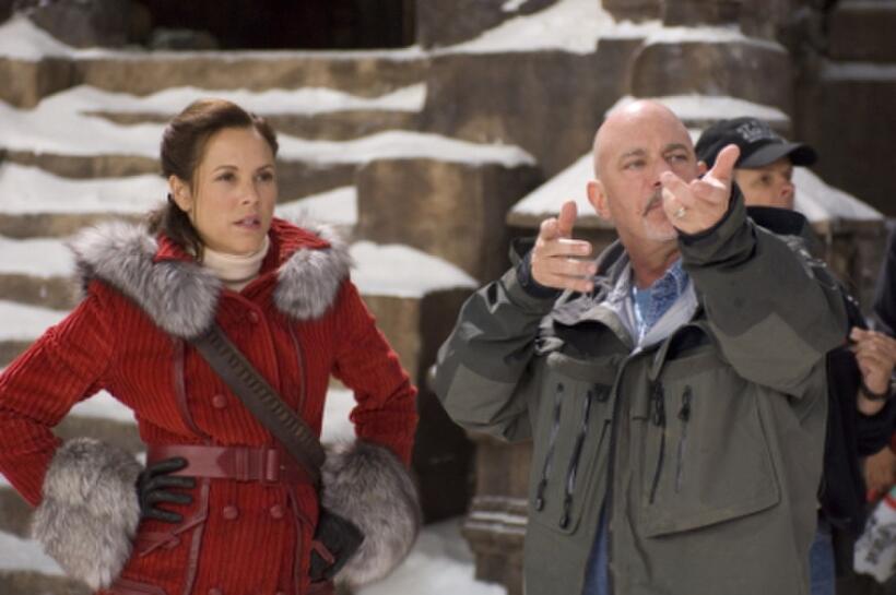 Maria Bello as Evelyn OConnell and Director Rob Cohen on the set of "The Mummy: Tomb of the Dragon Emperor."