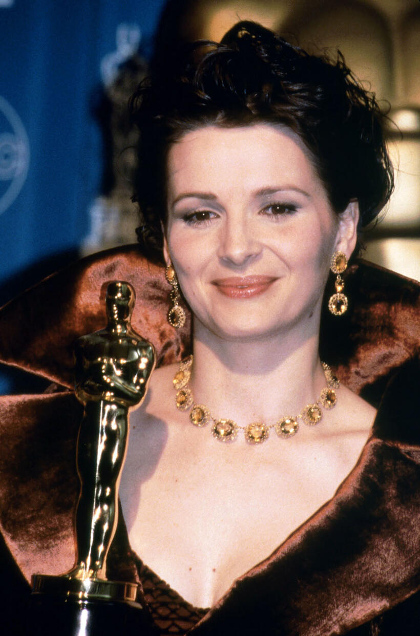 
	Juliette Binoche (The English Patient,1996)
