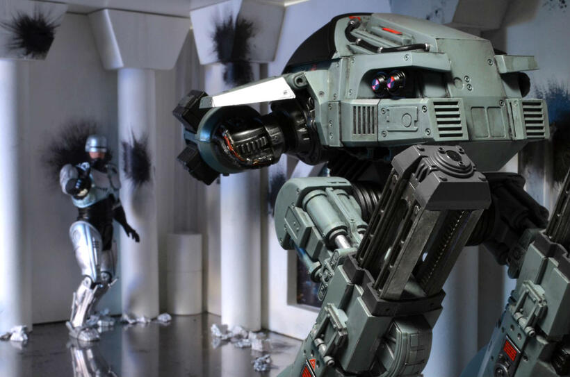 
	RoboCop vs. ED-209 in &lsquo;RoboCop&rsquo;
