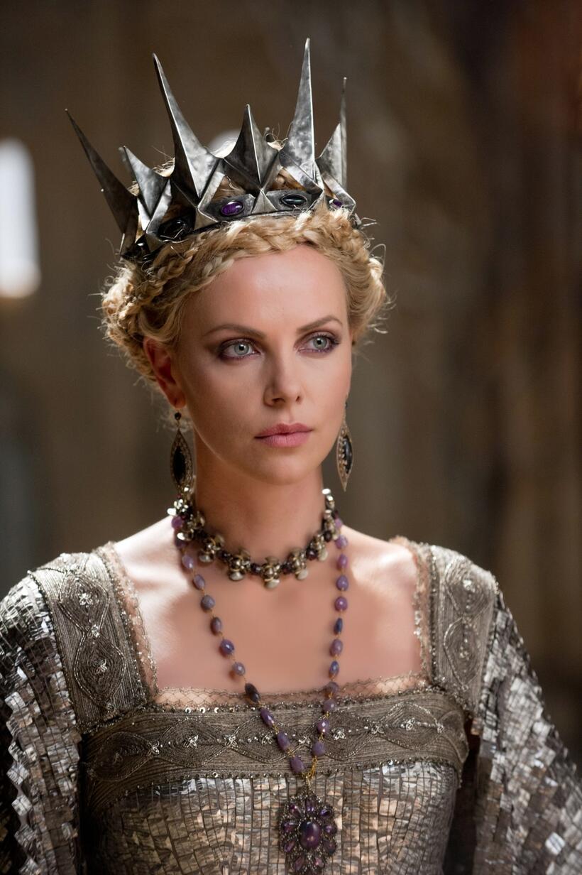 
	charlize theron in Snow White and the Huntsman
