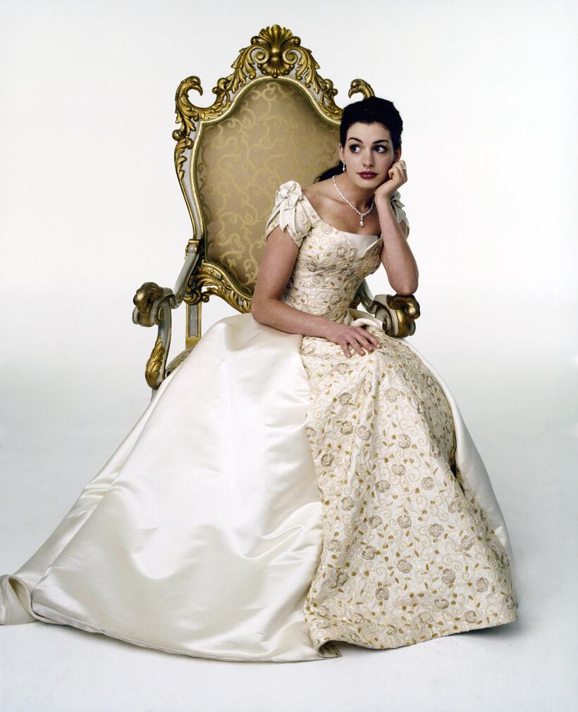 
	anne hathaway in the princess diaries 2
