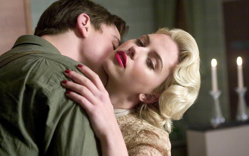 
	Scarlett Johansson in The Black Dahlia

