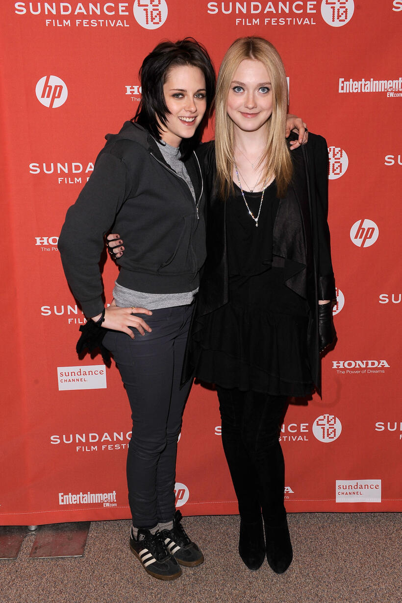 Kristen Stewart and Dakota Fanning