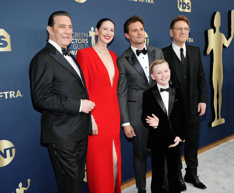 
	Ciar&aacute;n Hinds, Caitriona Balfe, Jamie Dornan, Jude Hill and Kenneth Branagh
