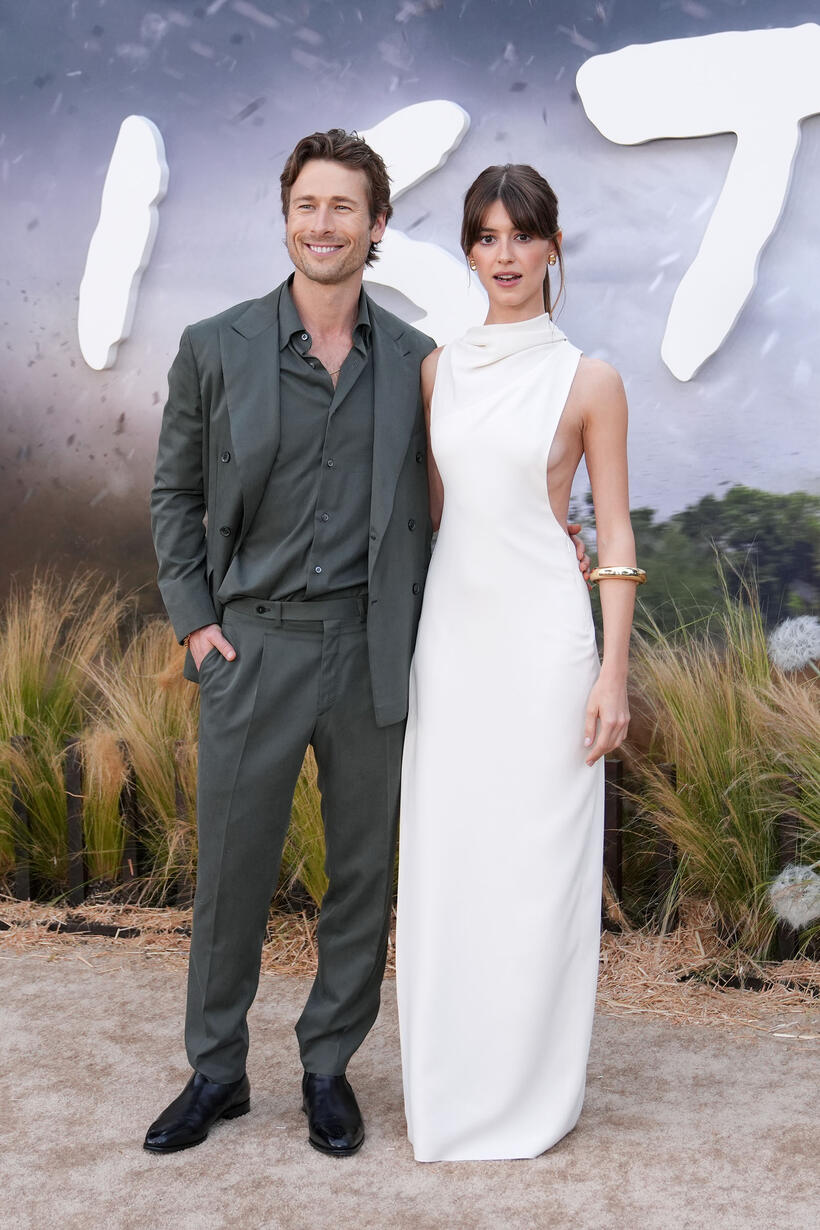 
	Glen Powell and Daisy Edgar-Jones

