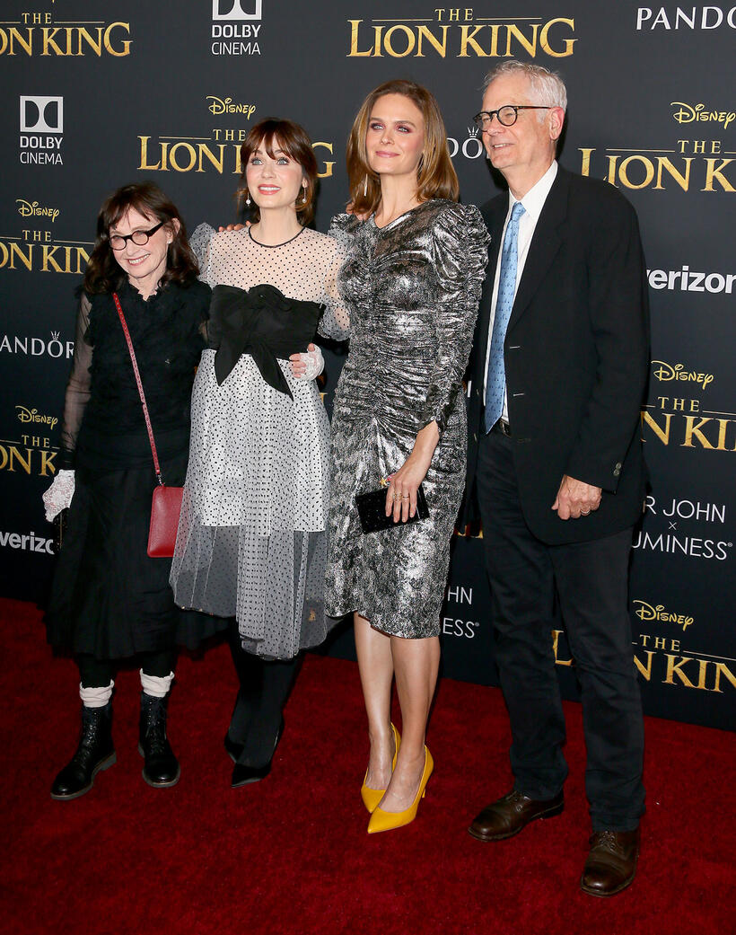 
	Mary Jo Deschanel, Zooey Deschanel, Emily Deschanel and Caleb Deschanel
