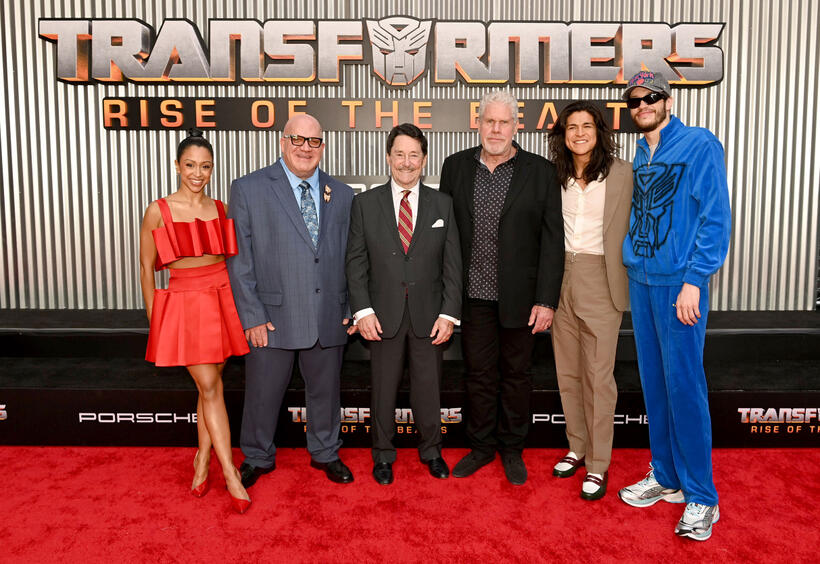 
	Liza Koshy, David Sobolov, Peter Cullen, Ron Perlman, Cristo Fern&aacute;ndez and Pete Davidson&nbsp;
