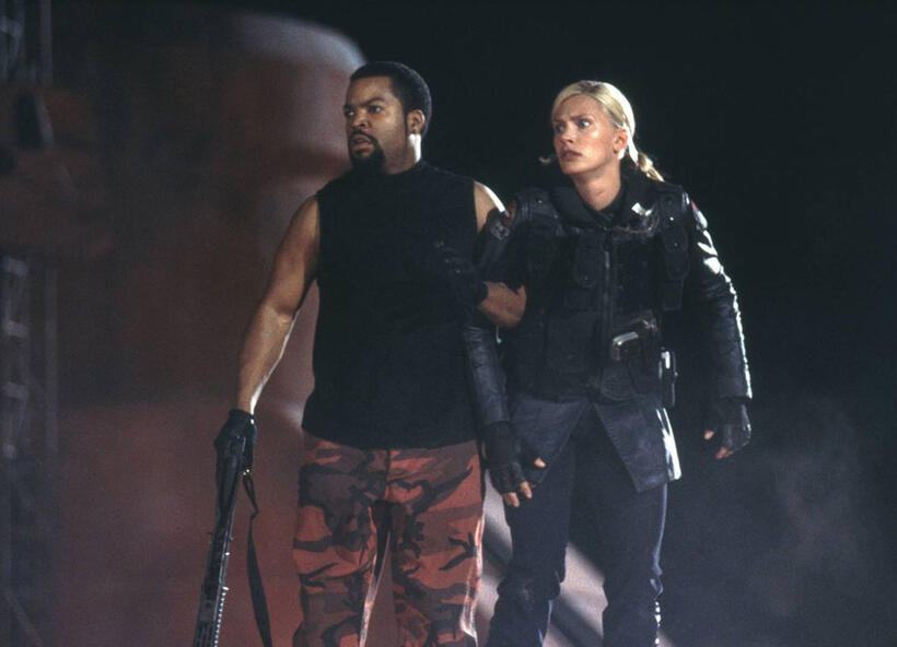 
	Ghosts of Mars (2001)
