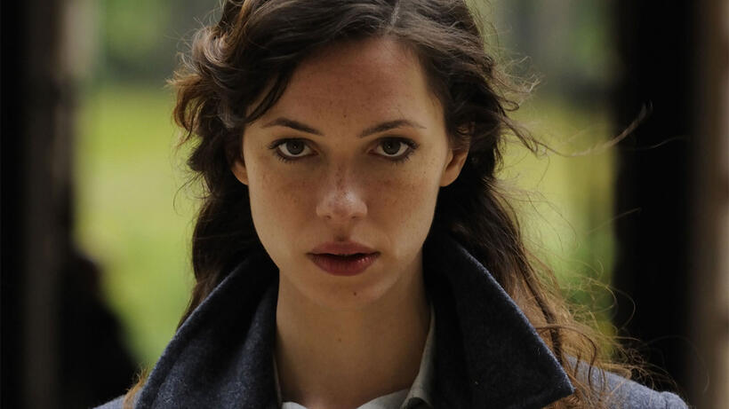 
	65 Horror Movie Hotties
