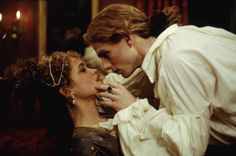 
	20 Sexy Vampires!
