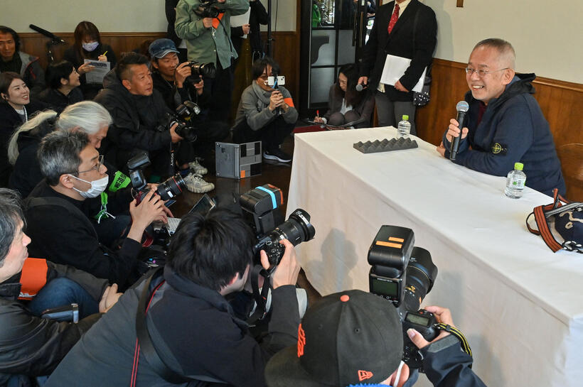 
	Toshio Suzuki
